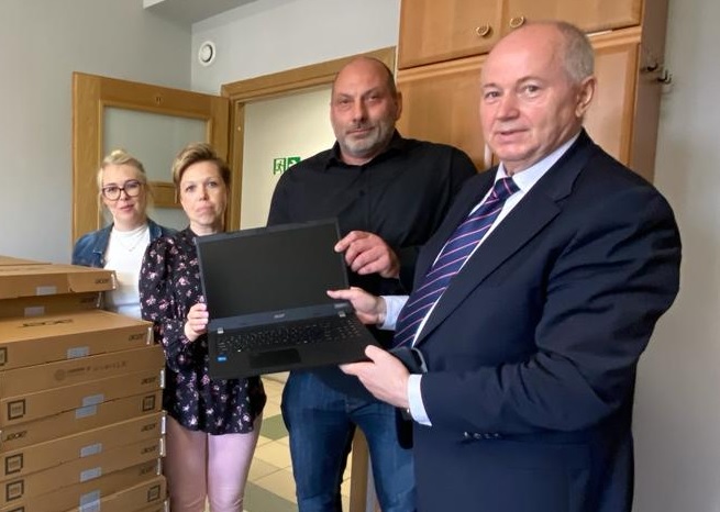 150 laptopów trafi do naszych uczniów