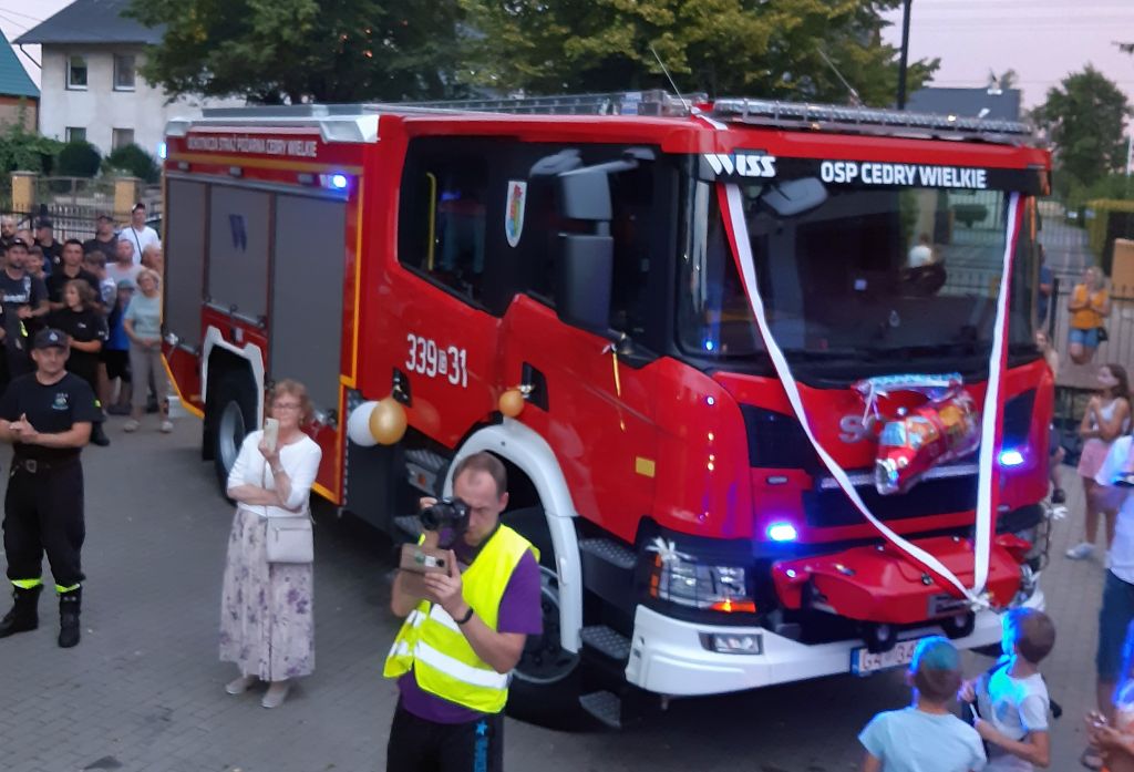 Strażacy z Cedrów Wielkich mają nowy wóz