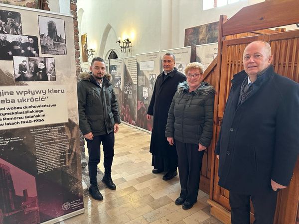 Wystawa rzuca światło na trudne czasy